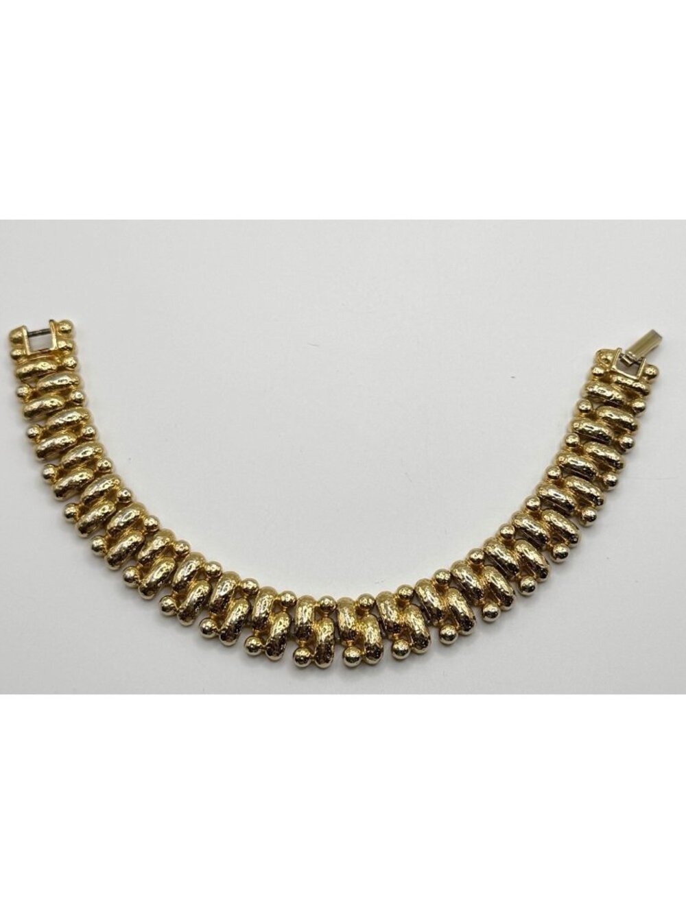 Vintage Trifari Goldtone Abstract Bracelet 7.5”‎